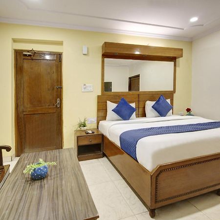 Hotel The Eden Park Noida Exteriör bild