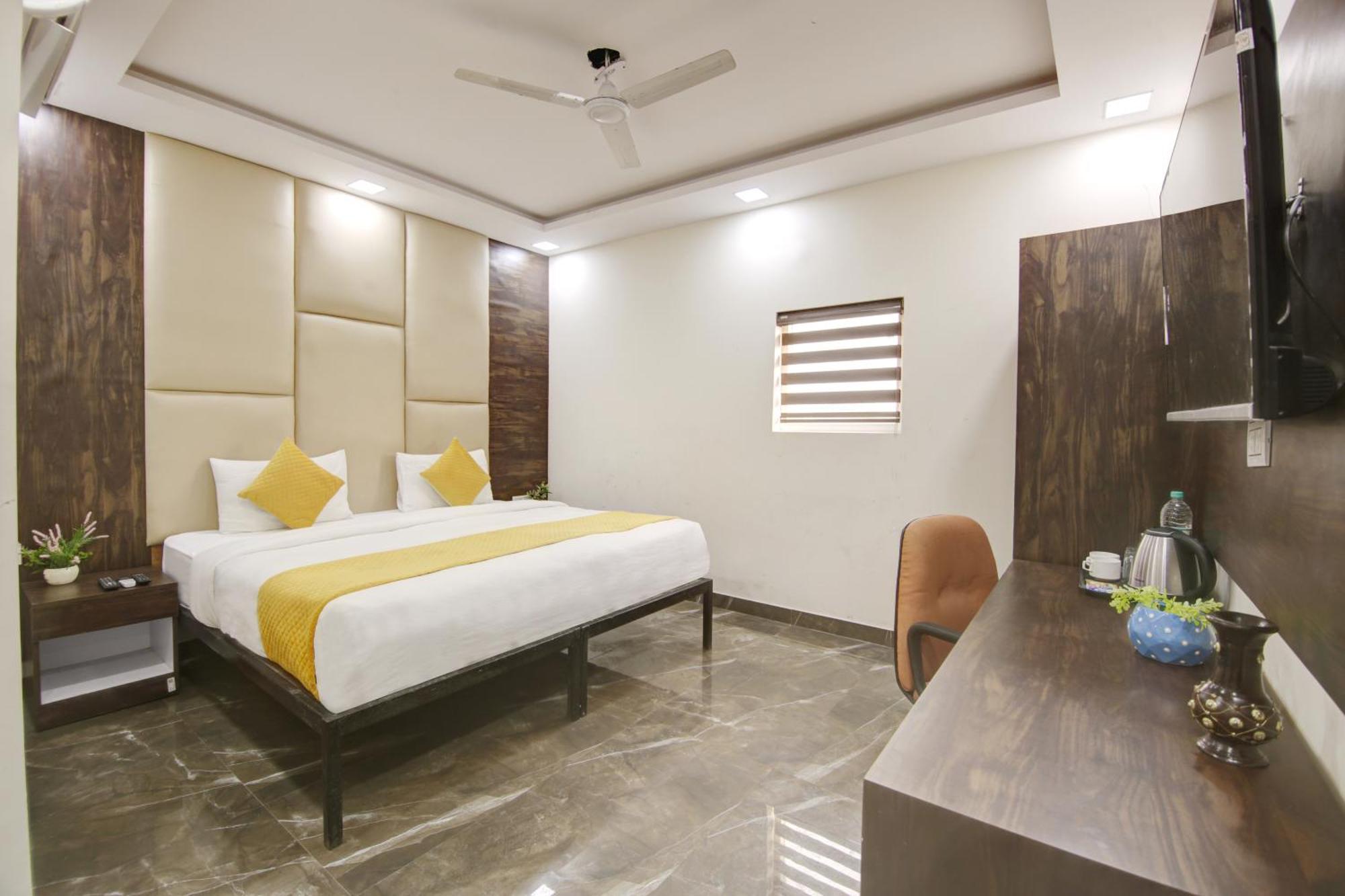 Hotel The Eden Park Noida Exteriör bild