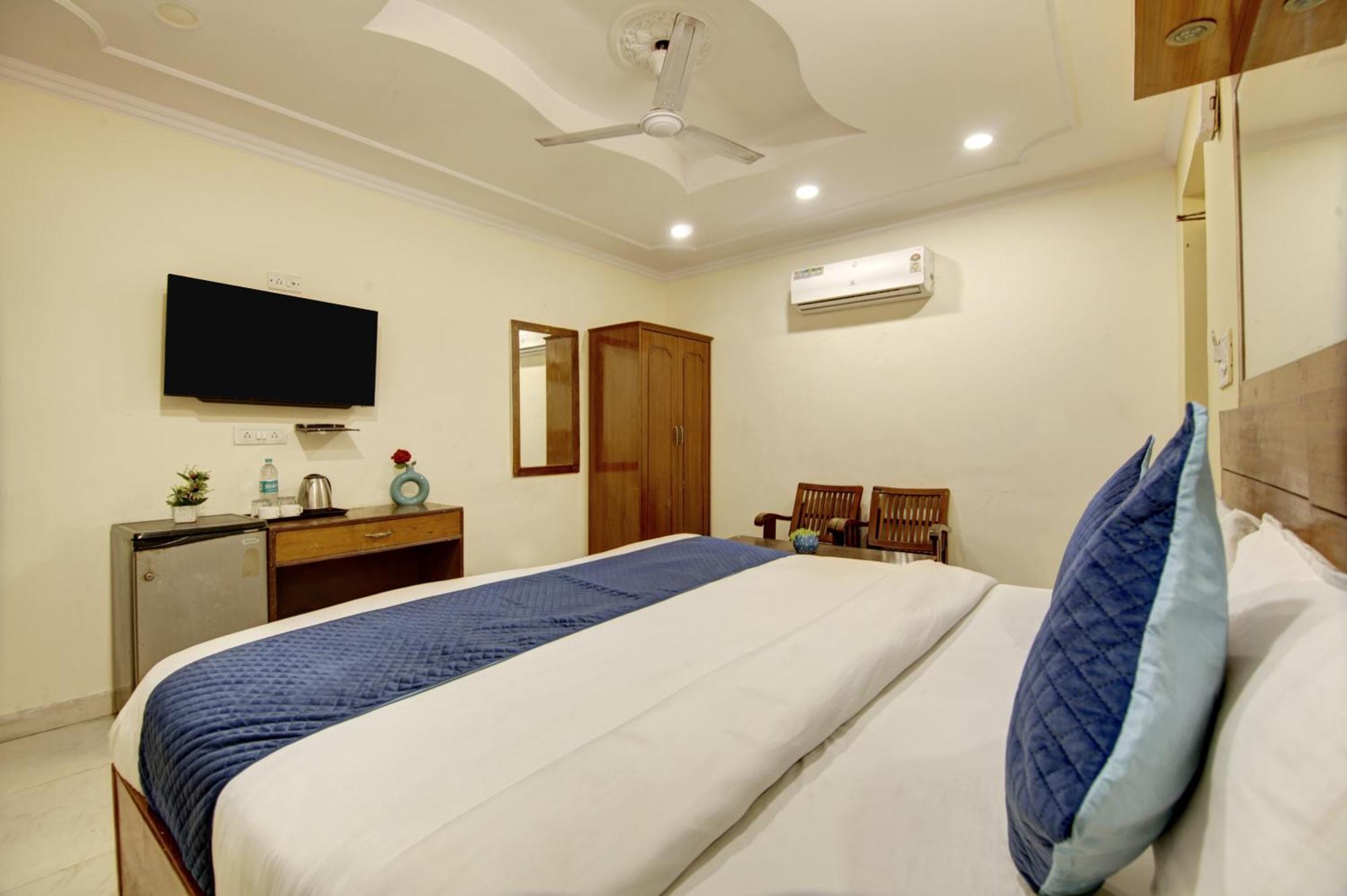 Hotel The Eden Park Noida Exteriör bild