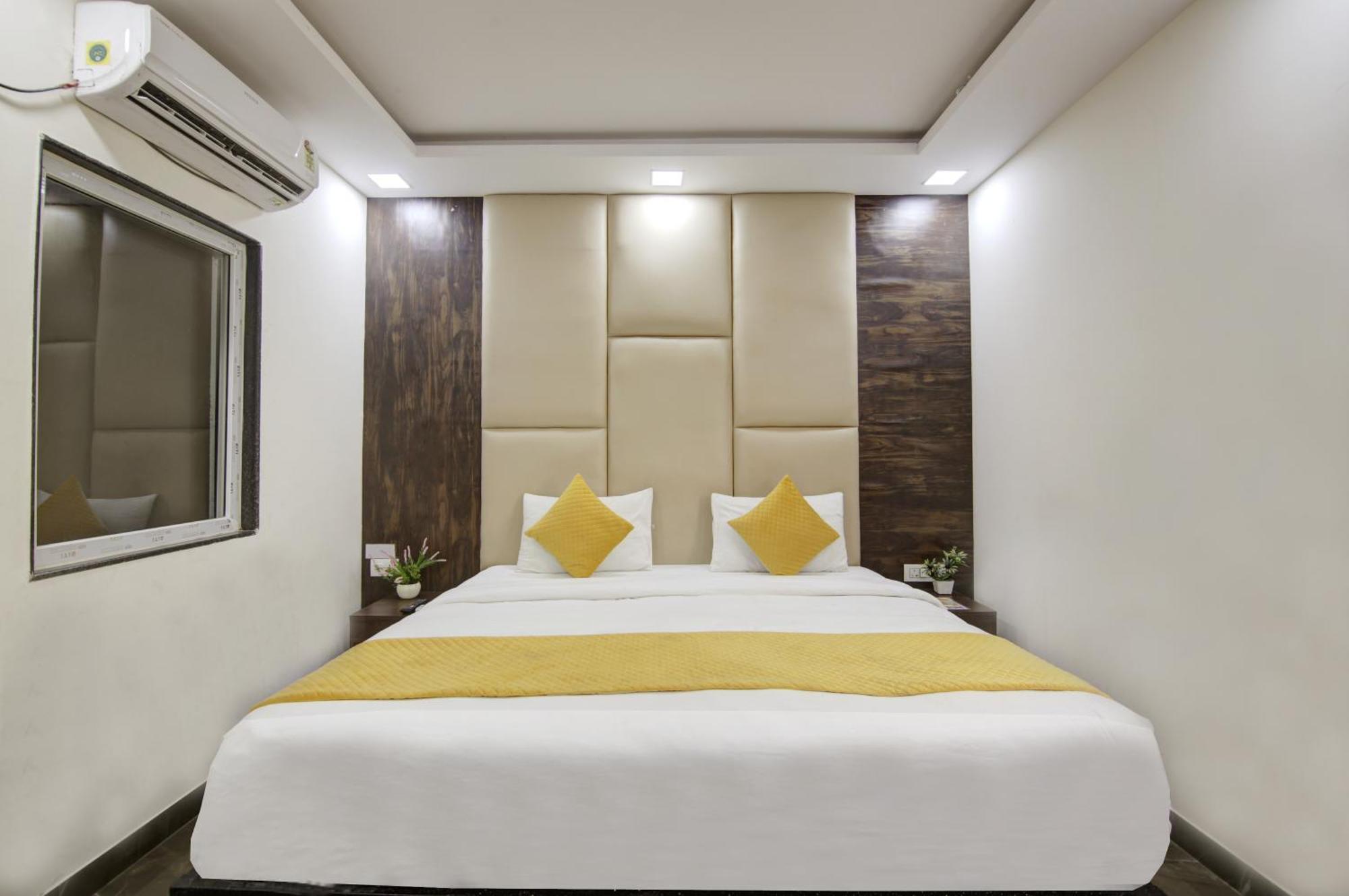 Hotel The Eden Park Noida Exteriör bild