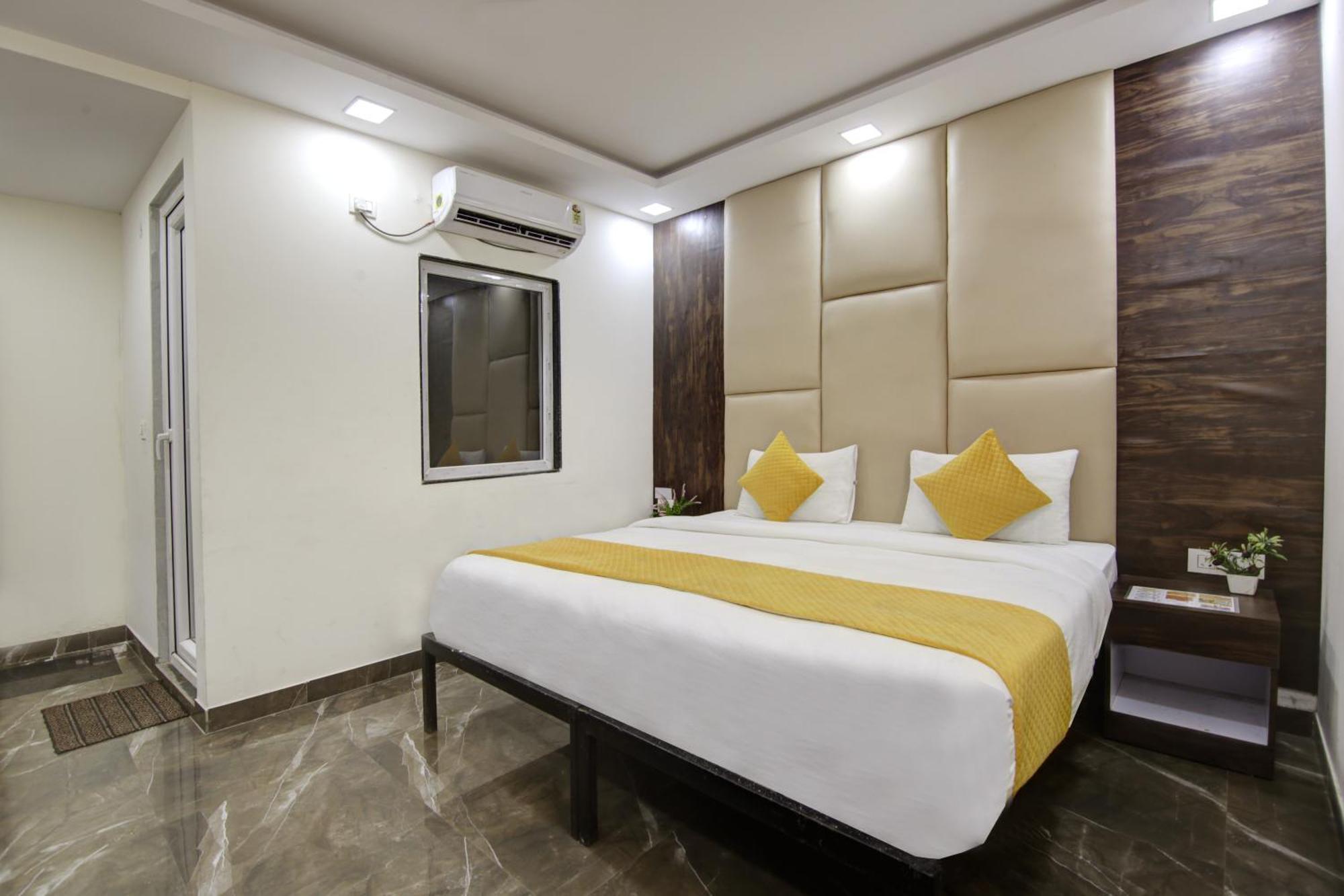 Hotel The Eden Park Noida Exteriör bild